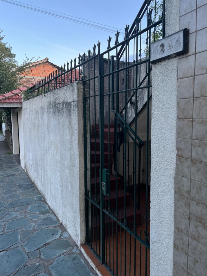 CASA DE 3 AMB CON DEPARTAMENTO MAS LOCAL COMERCIAL Y GARAJE. APTO CREDITO