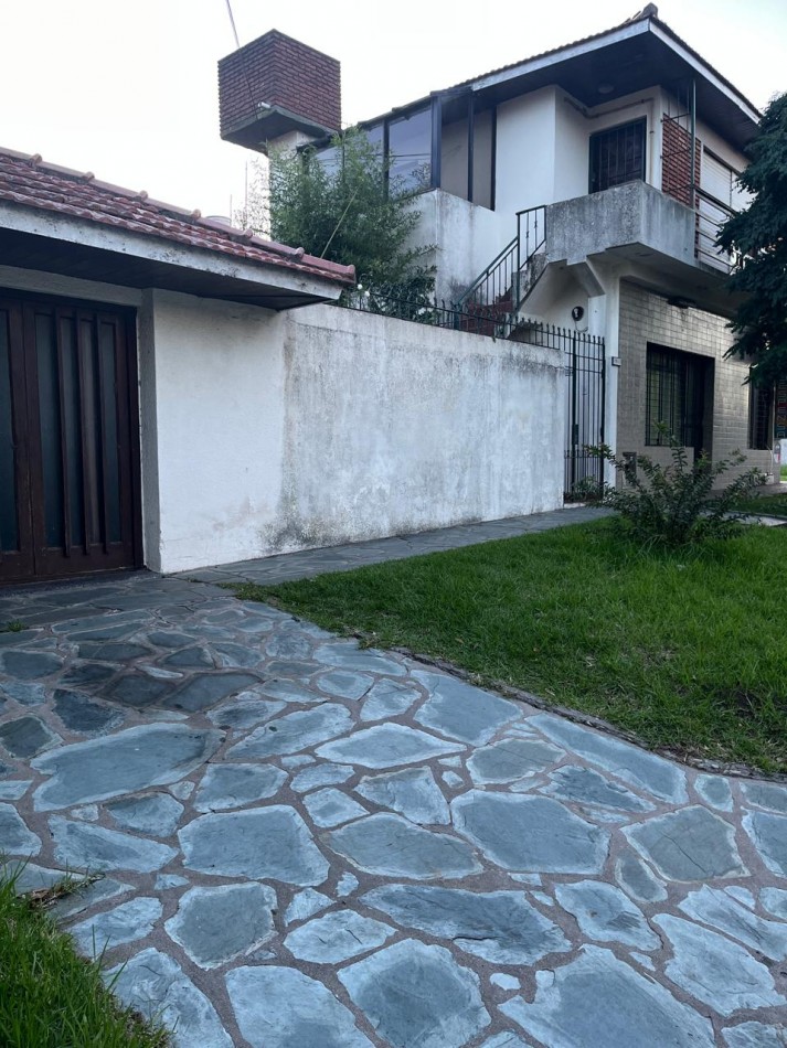 CASA DE 3 AMB CON DEPARTAMENTO MAS LOCAL COMERCIAL Y GARAJE. APTO CREDITO