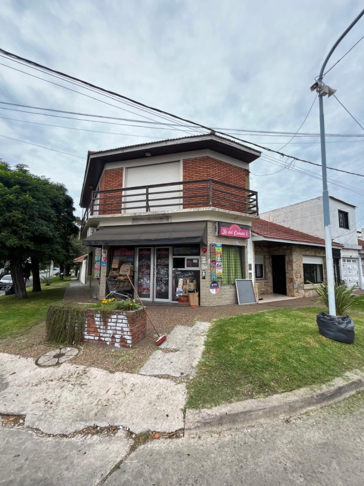 CASA DE 3 AMB CON DEPARTAMENTO MAS LOCAL COMERCIAL Y GARAJE. APTO CREDITO