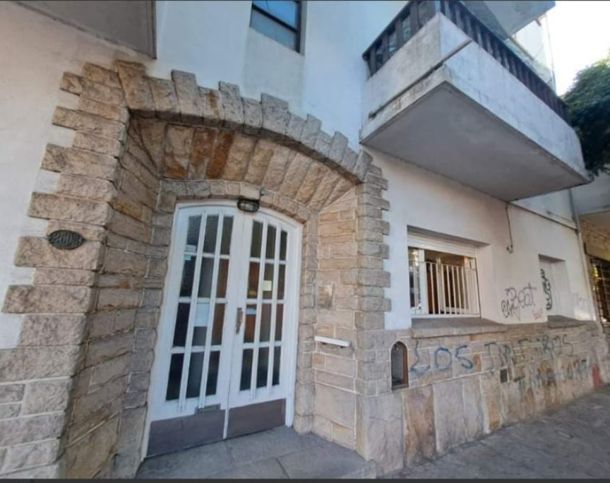 PH DE 3 AMB EN PLANTA BAJA AL FRENTE CON PATIO EN CHAUVIN. APTO CREDITO