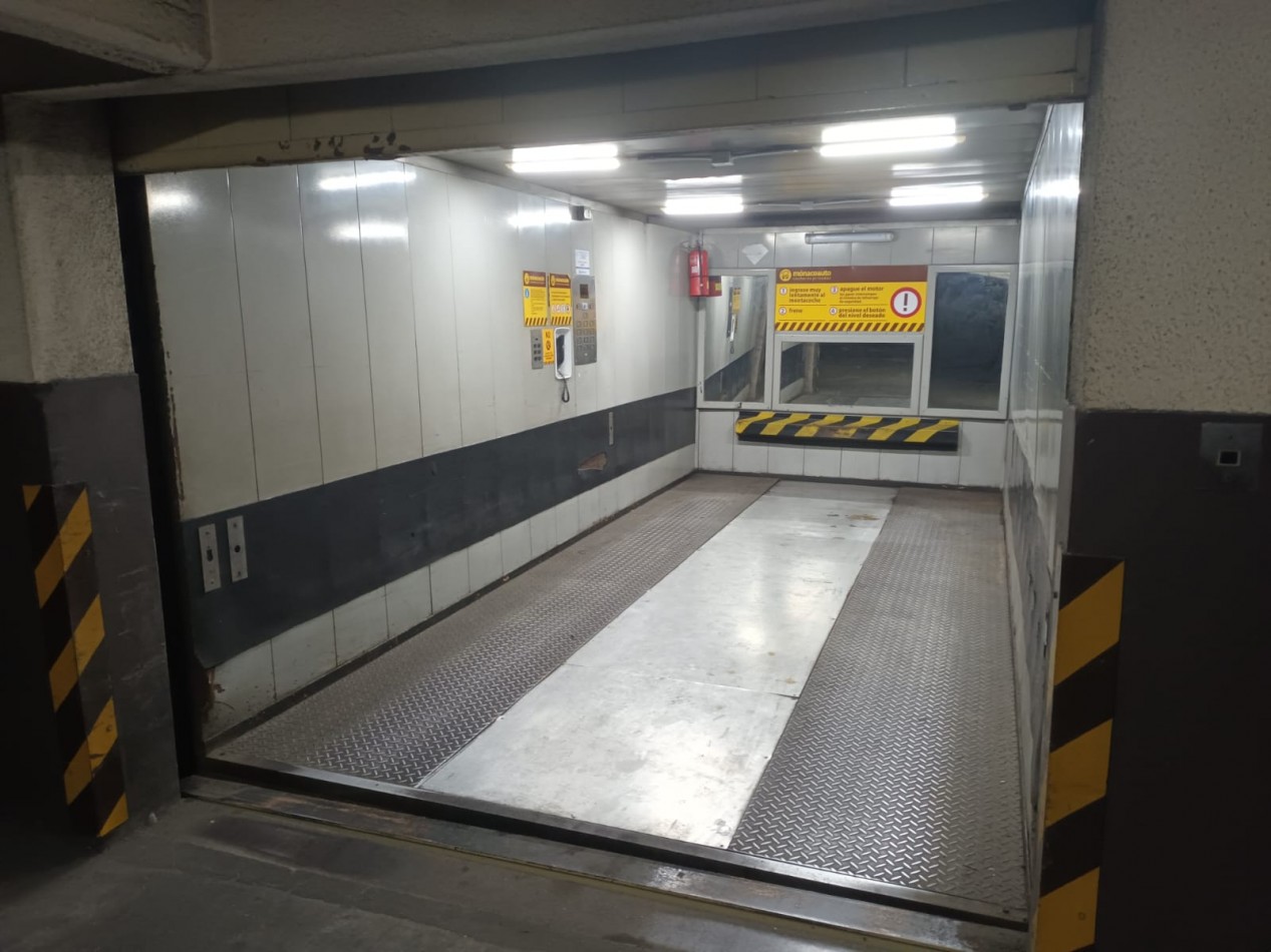 COCHERA FIJA TERCER PISO EN EL CENTRO