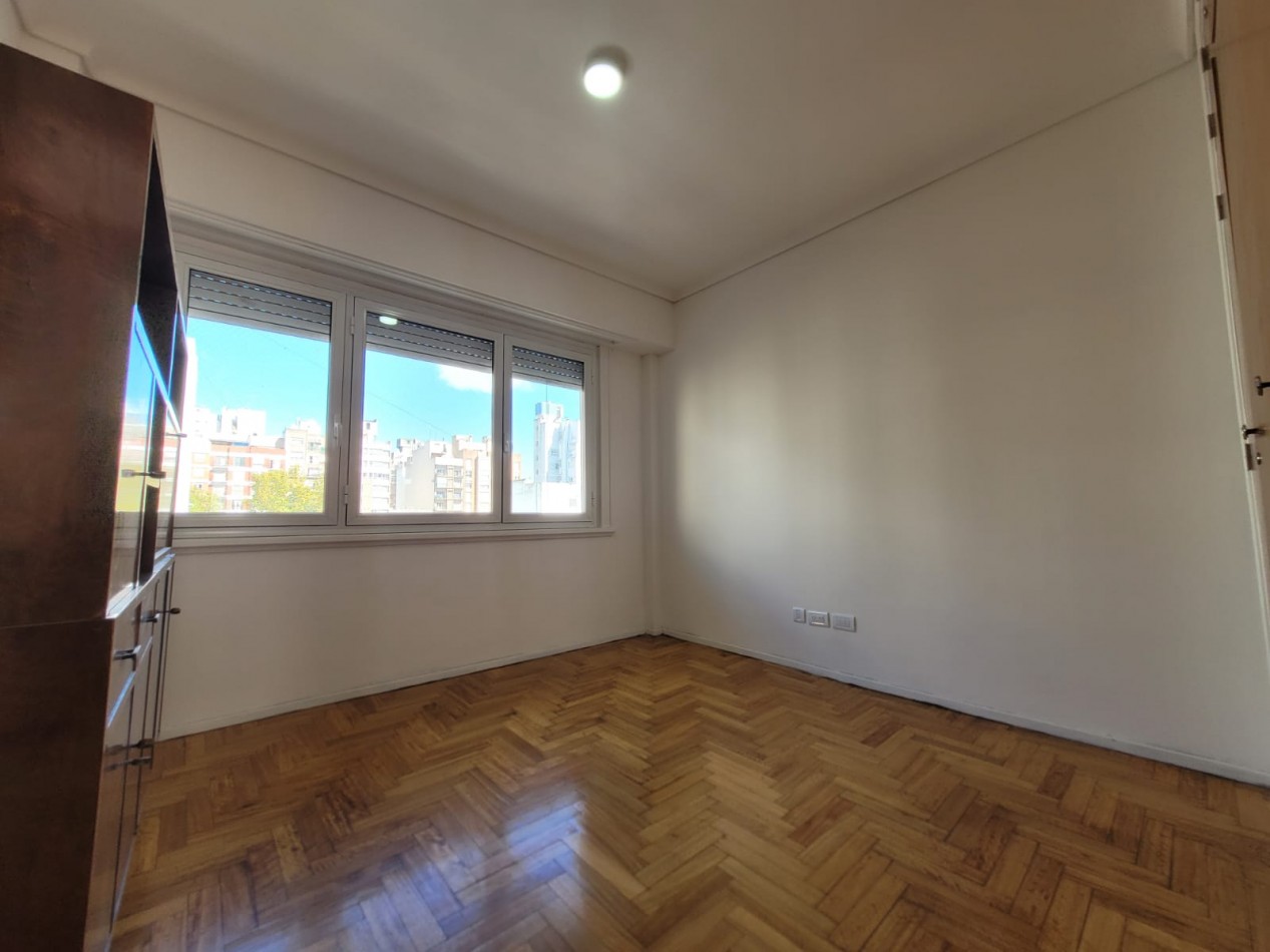 DEPARTAMENTO 3 AMBIENTES CON BALCON SALIENTE