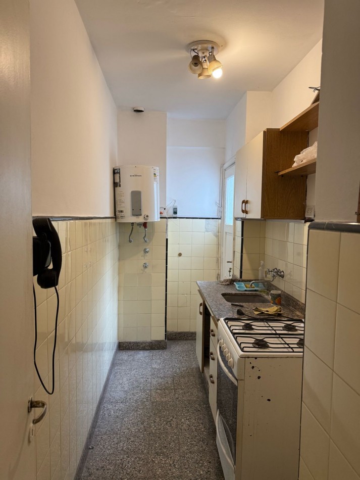 DEPARTAMENTO 2 AMBIENTES CON BALCON A LA CALLE, PATIO Y DEPENDENCIA  DE SERVICIO EN ALDREY