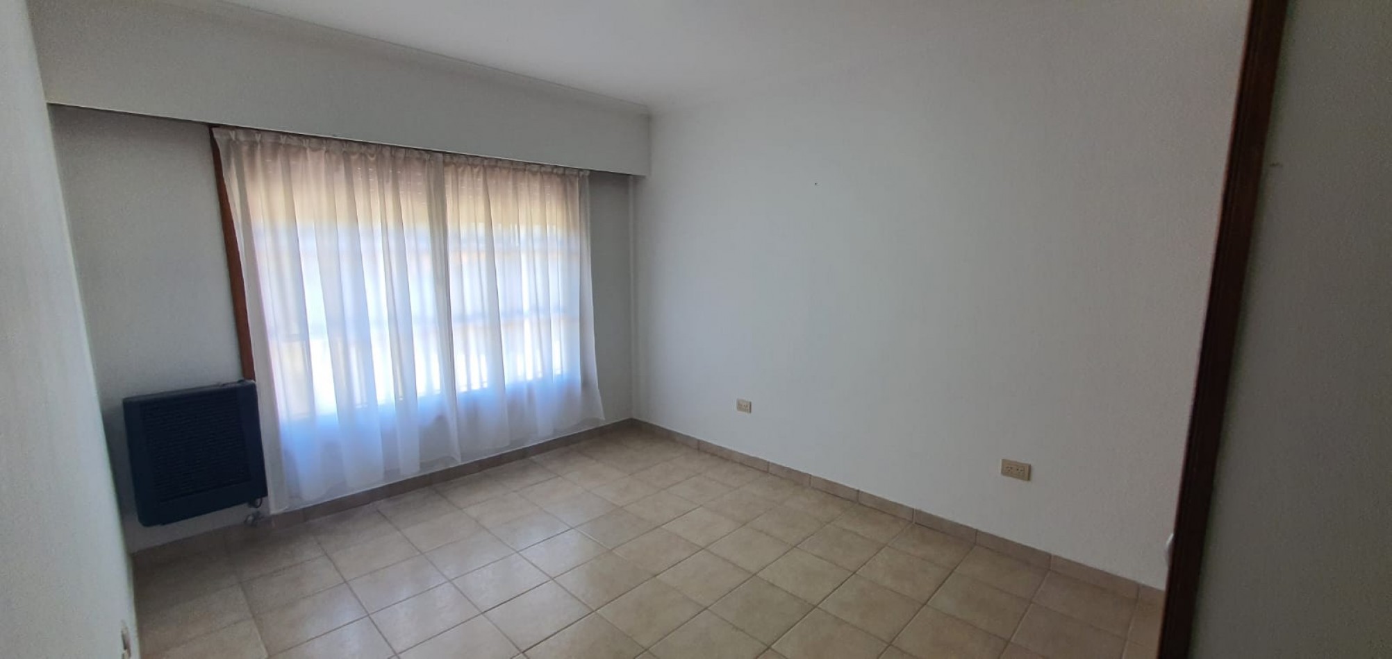 CASA 4 AMBIENTES CON PARQUE Y GARAJE EN MIRAMAR