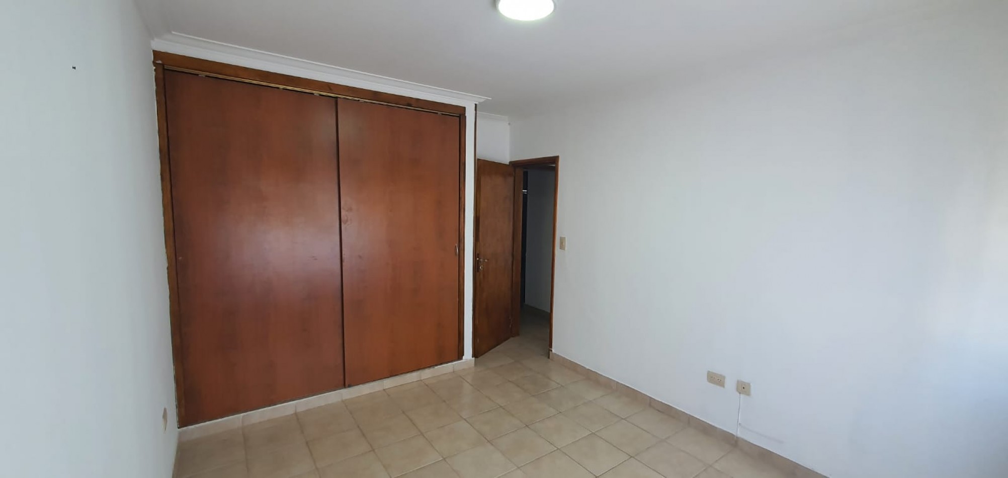 CASA 4 AMBIENTES CON PARQUE Y GARAJE EN MIRAMAR