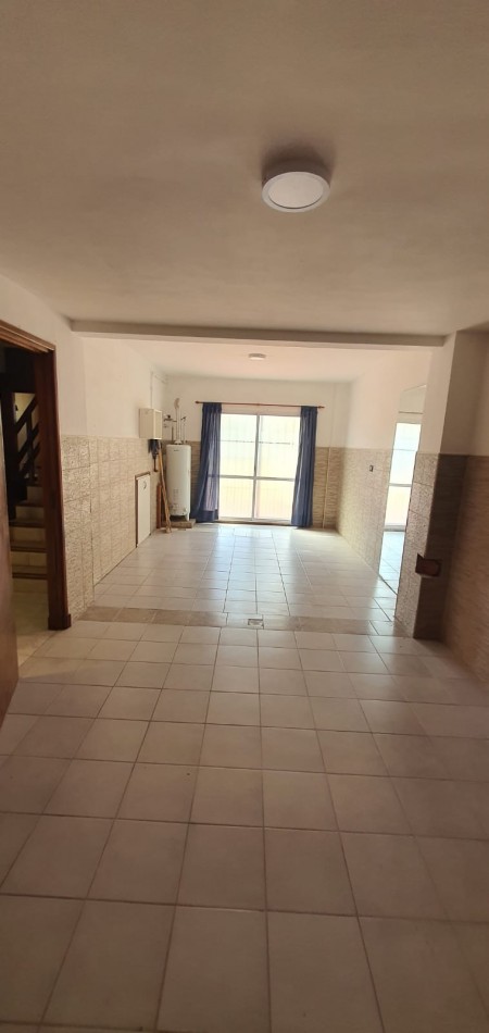 CASA 4 AMBIENTES CON PARQUE Y GARAJE EN MIRAMAR