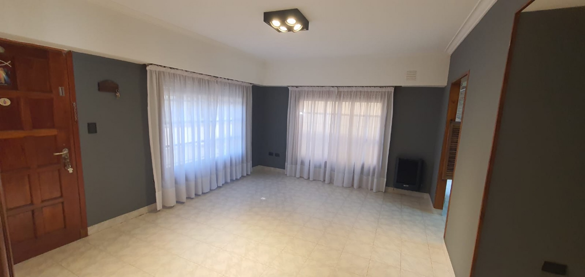 CASA 4 AMBIENTES CON PARQUE Y GARAJE EN MIRAMAR