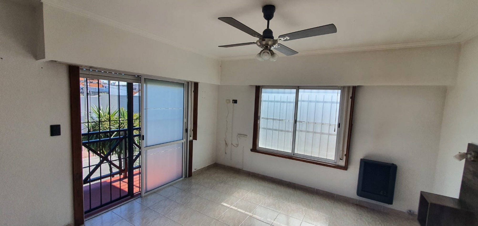 CASA 4 AMBIENTES CON PARQUE Y GARAJE EN MIRAMAR
