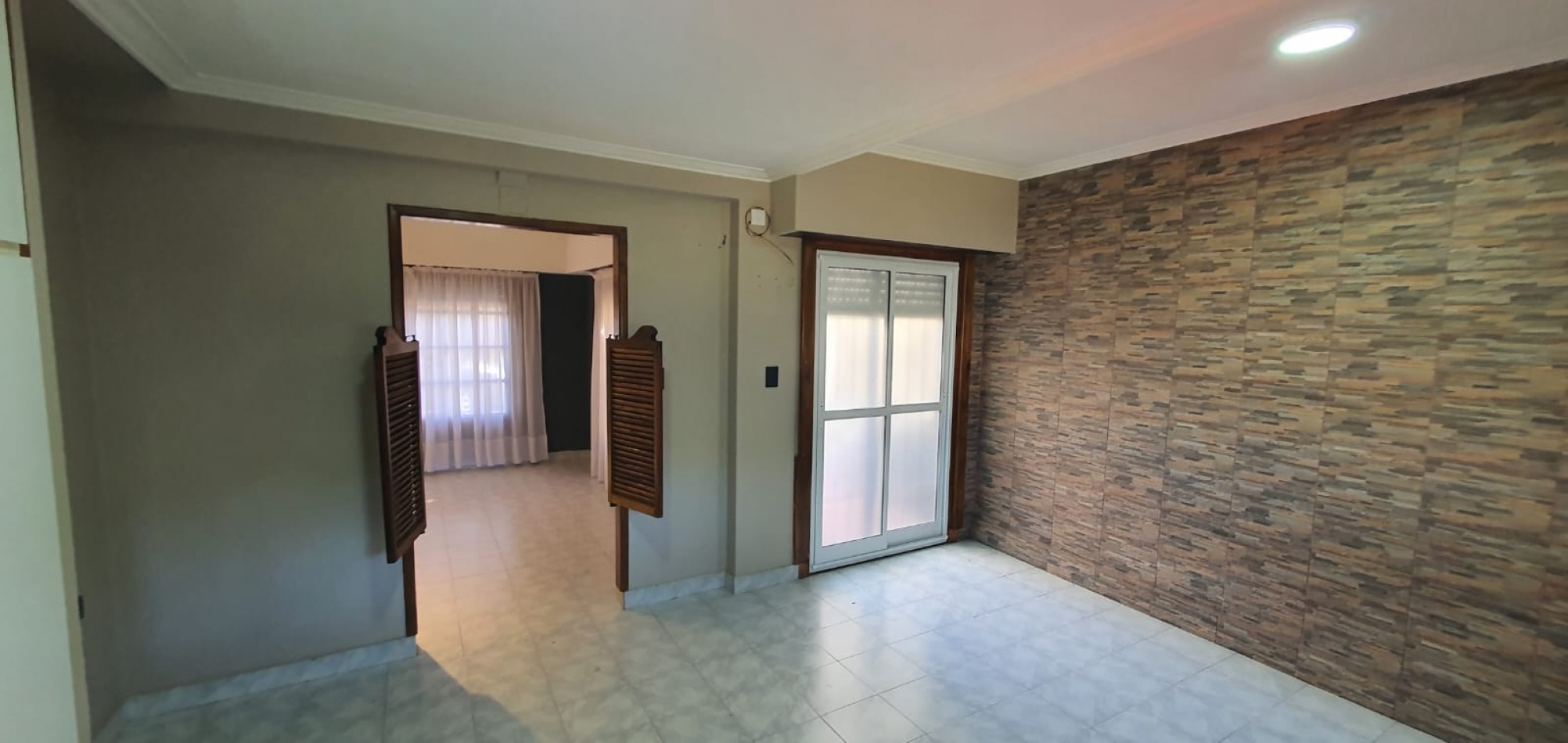 CASA 4 AMBIENTES CON PARQUE Y GARAJE EN MIRAMAR