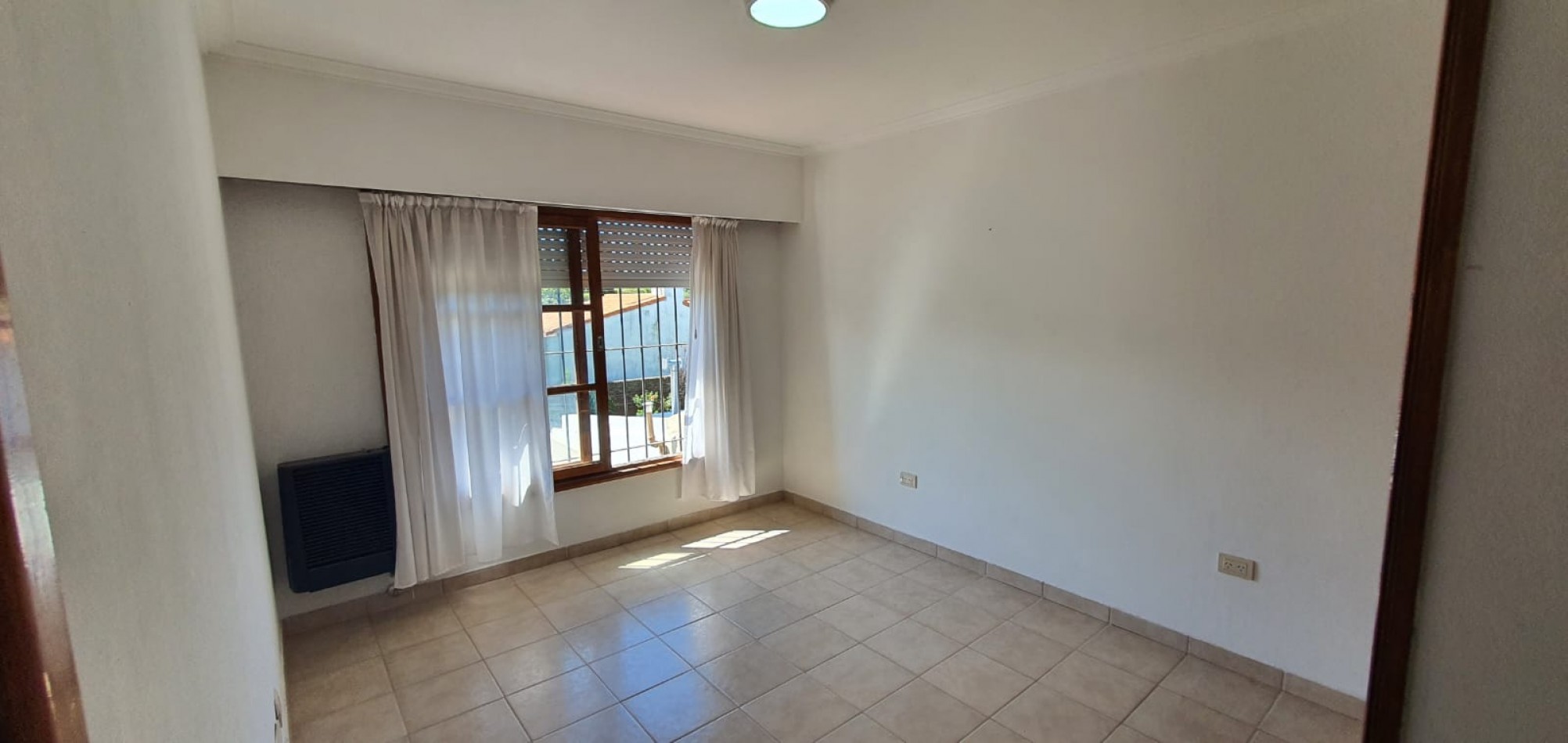 CASA 4 AMBIENTES CON PARQUE Y GARAJE EN MIRAMAR
