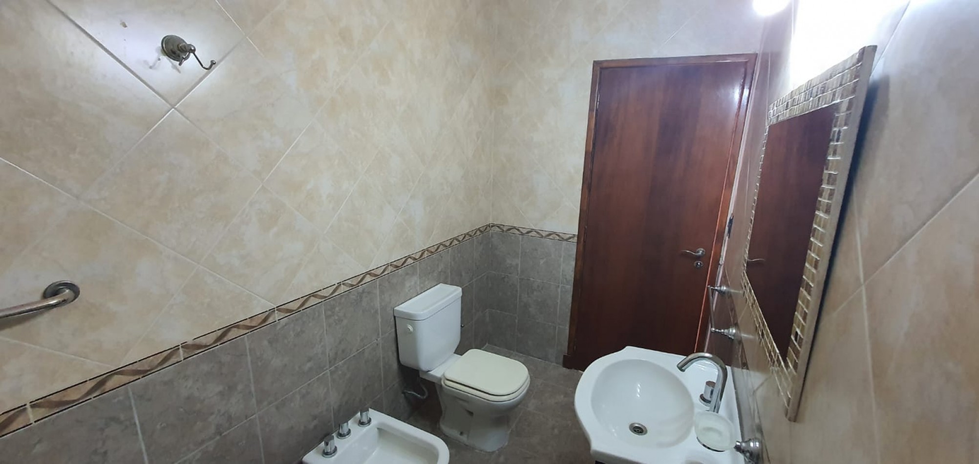 CASA 4 AMBIENTES CON PARQUE Y GARAJE EN MIRAMAR