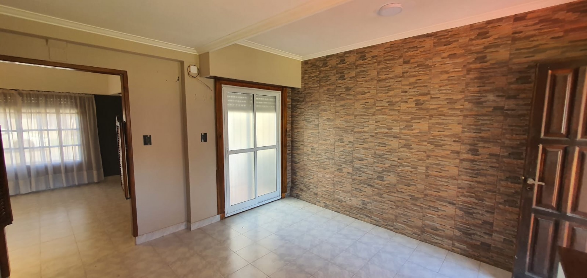 CASA 4 AMBIENTES CON PARQUE Y GARAJE EN MIRAMAR