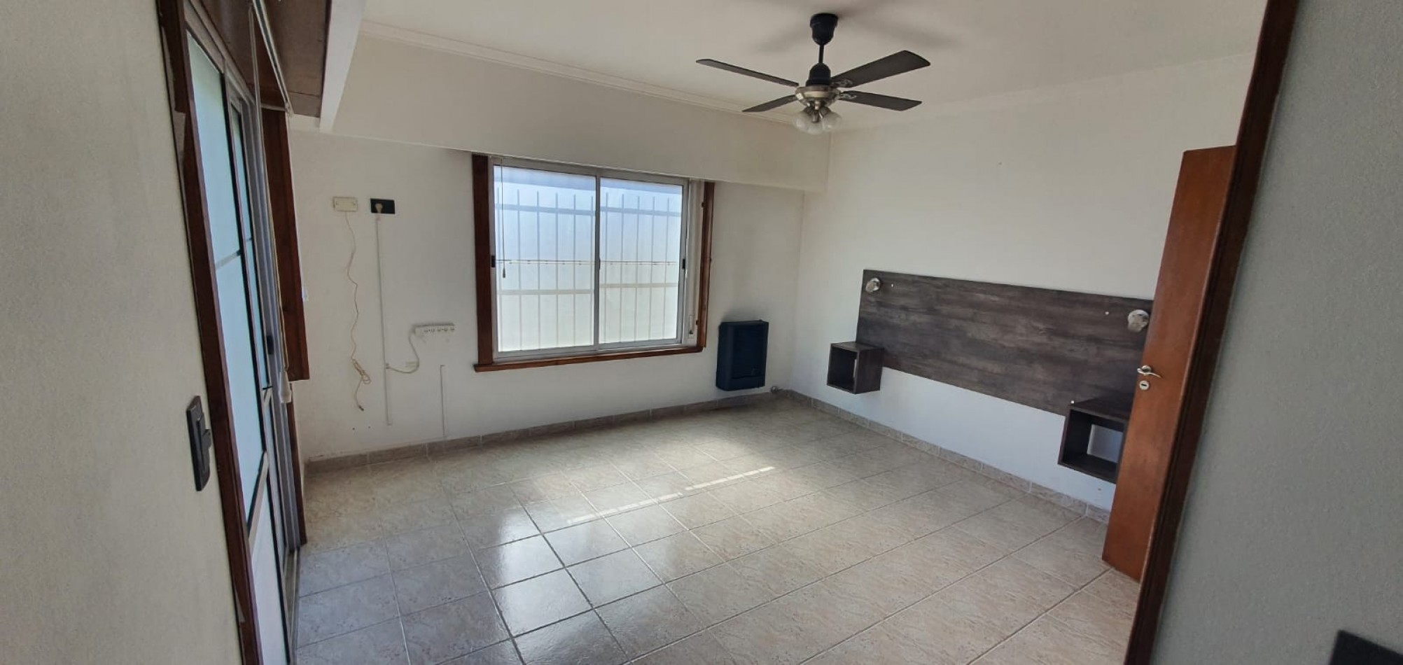 CASA 4 AMBIENTES CON PARQUE Y GARAJE EN MIRAMAR