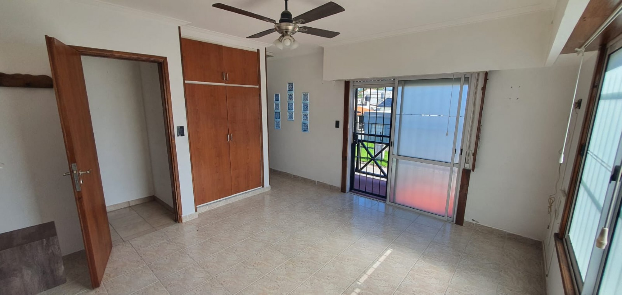 CASA 4 AMBIENTES CON PARQUE Y GARAJE EN MIRAMAR