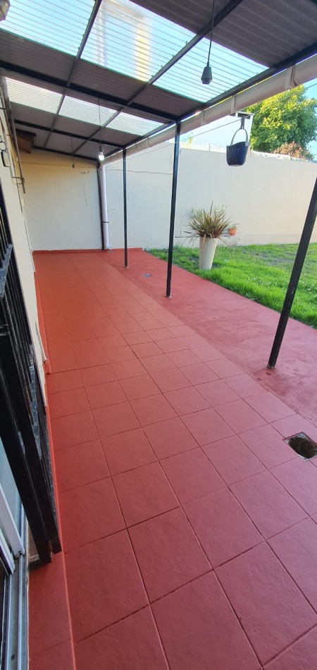 CASA 4 AMBIENTES CON PARQUE Y GARAJE EN MIRAMAR