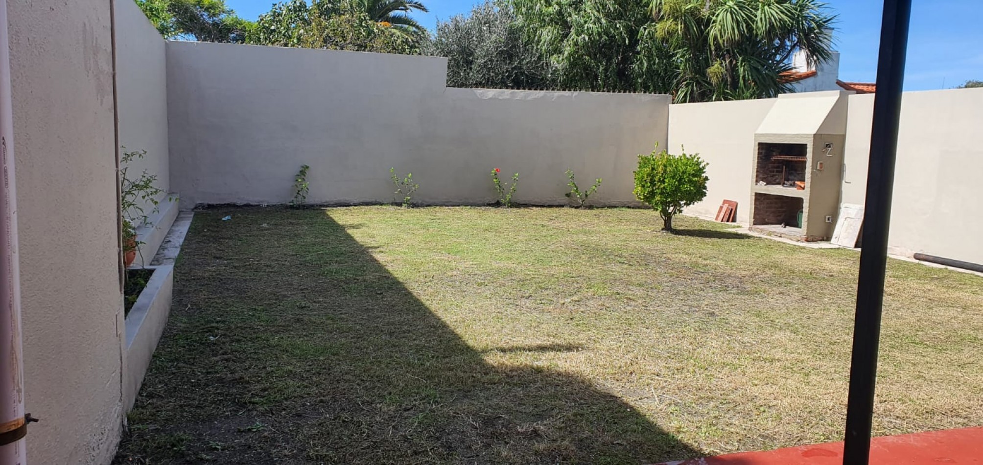 CASA 4 AMBIENTES CON PARQUE Y GARAJE EN MIRAMAR