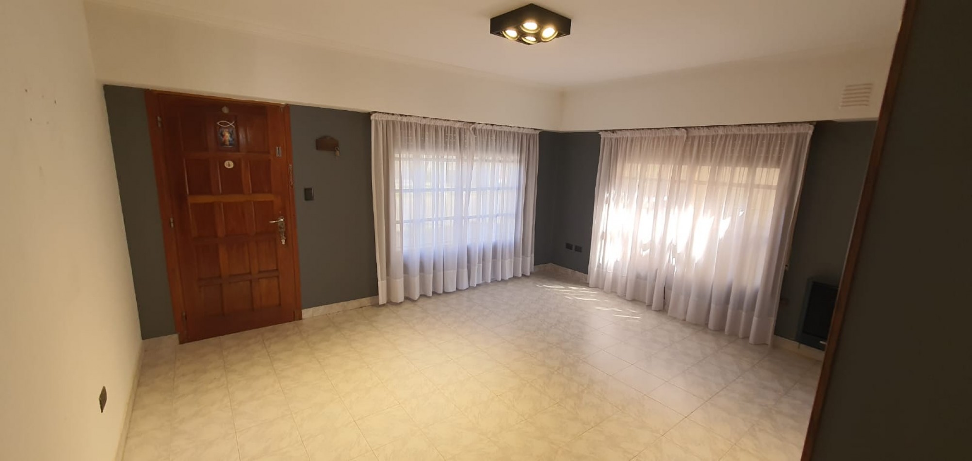 CASA 4 AMBIENTES CON PARQUE Y GARAJE EN MIRAMAR