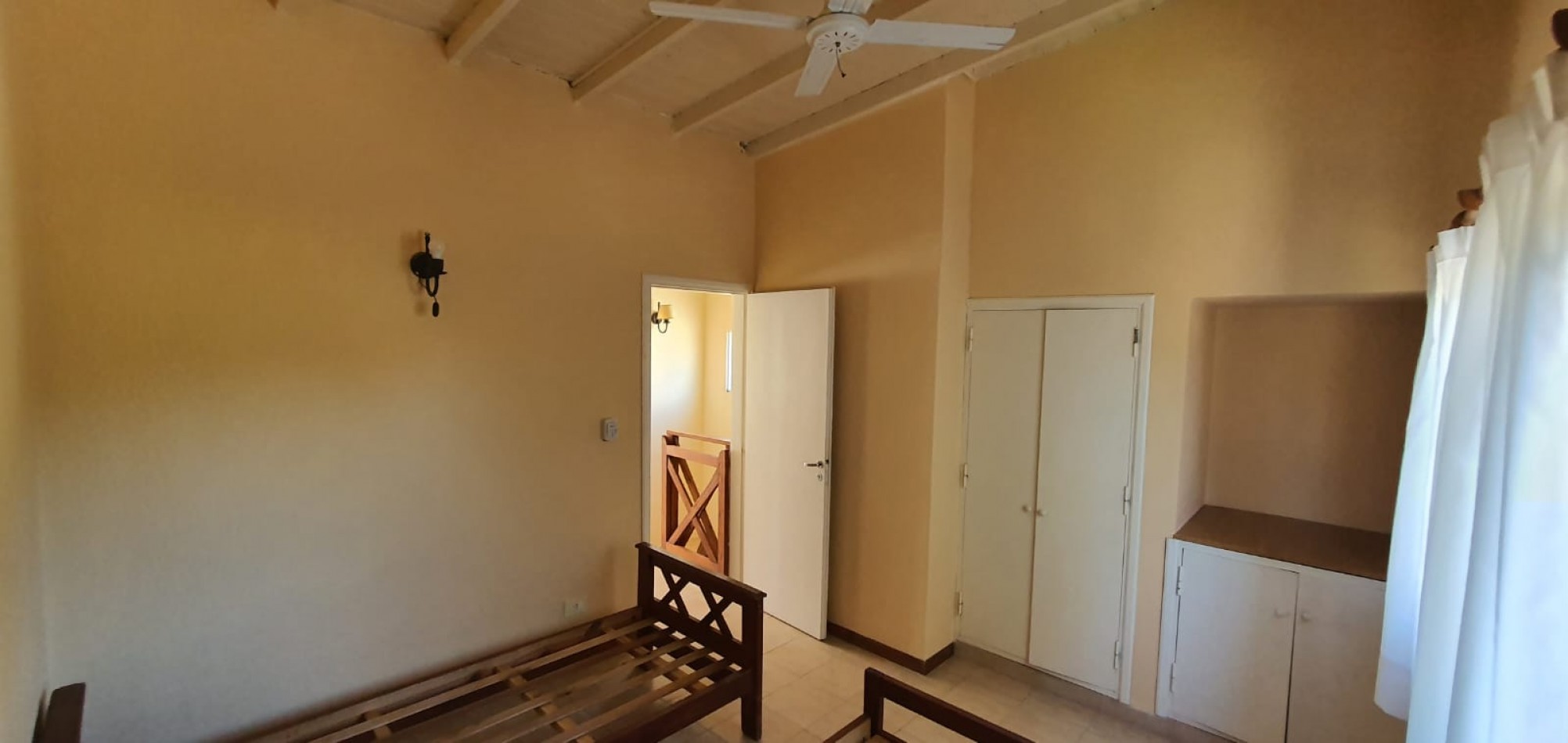 DUPLEX 3 AMBIENTES CON PARQUE Y ENTRADA PARA AUTO EN MIRAMAR. APTO CREDITO