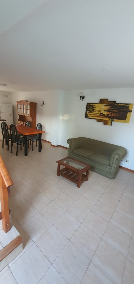 DUPLEX 3 AMBIENTES CON PARQUE Y ENTRADA PARA AUTO EN MIRAMAR. APTO CREDITO