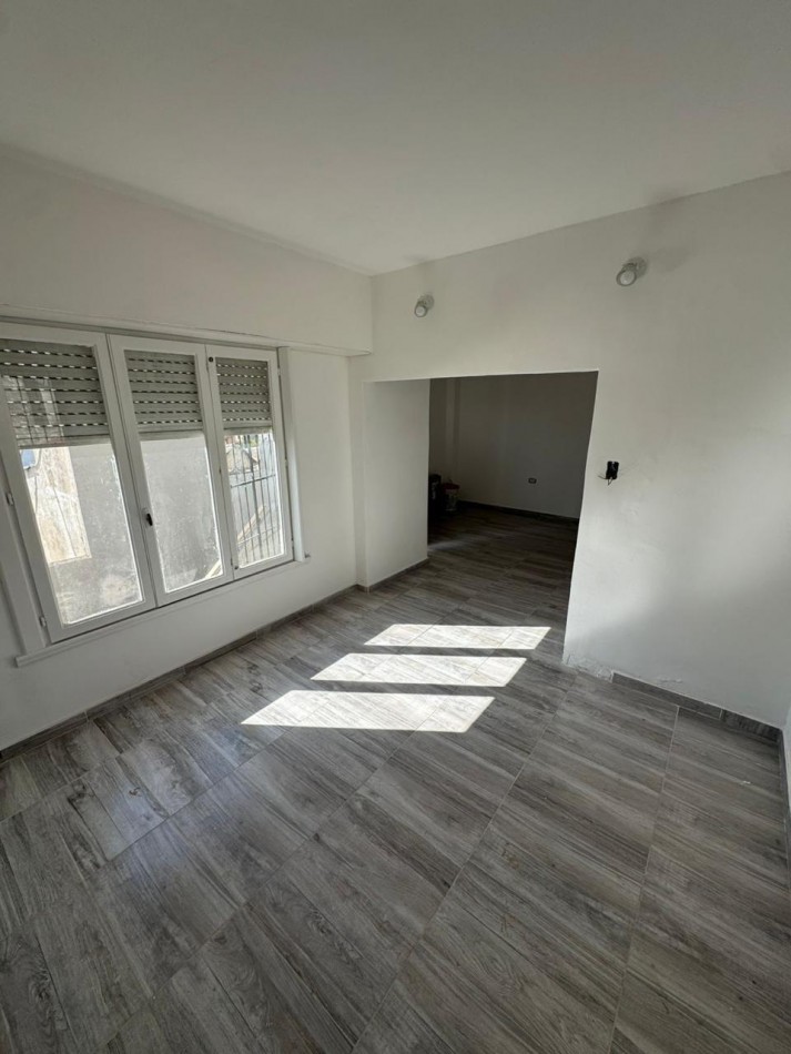 PH 3 AMBIENTES EN 1ER. PISO POR ESCALERA EN VILLA PRIMERA