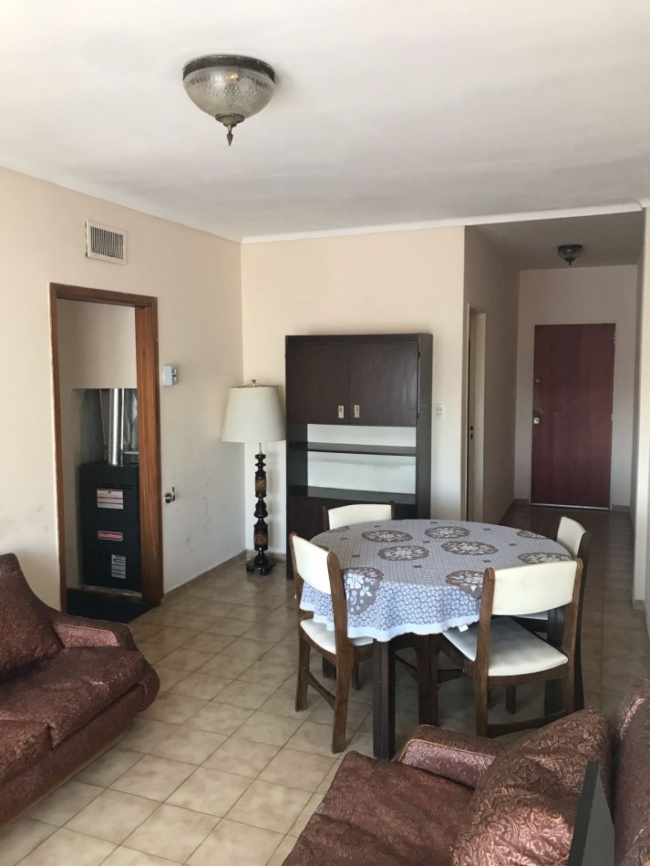 DEPARTAMENTO 4 AMBIENTES A LA CALLE CON BALCON SALIENTE. APTO CREDITO