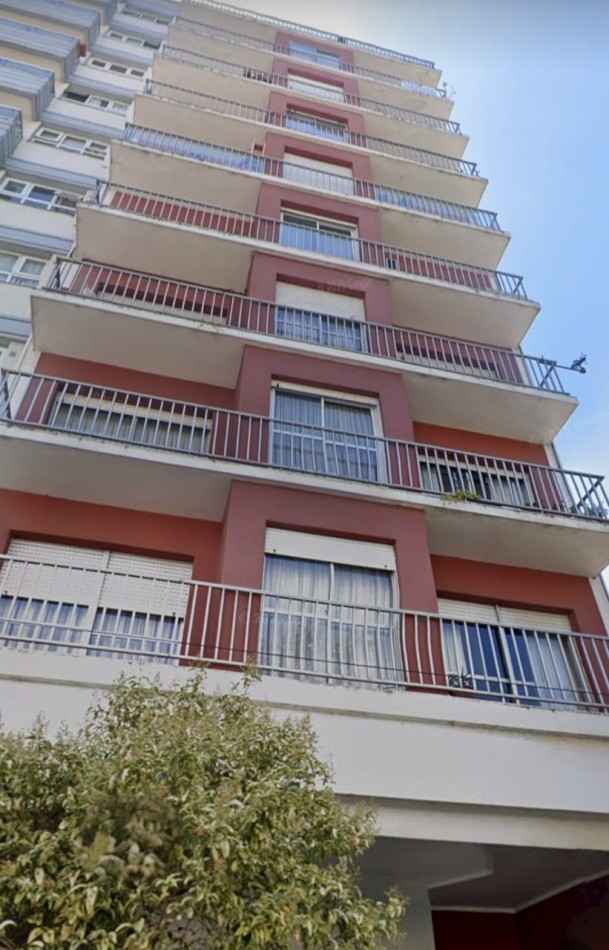 DEPARTAMENTO 4 AMBIENTES A LA CALLE CON BALCON SALIENTE. APTO CREDITO