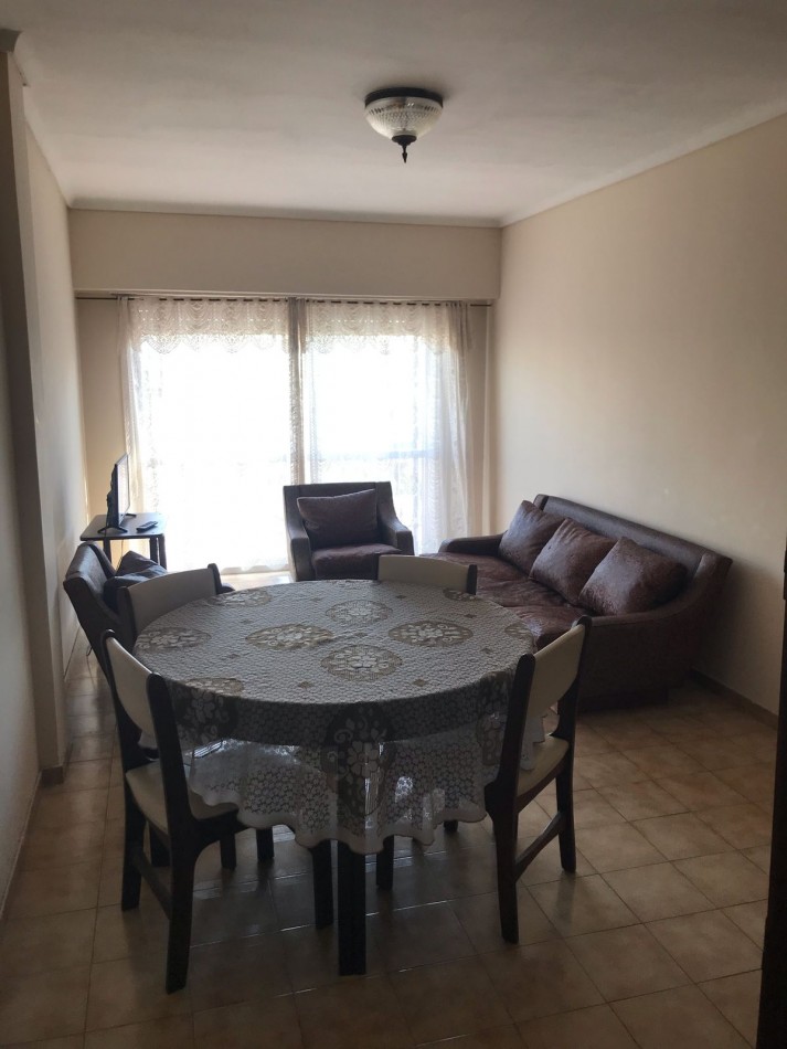 DEPARTAMENTO 4 AMBIENTES A LA CALLE CON BALCON SALIENTE. APTO CREDITO
