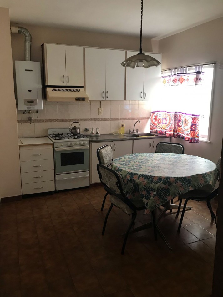DEPARTAMENTO 4 AMBIENTES A LA CALLE CON BALCON SALIENTE. APTO CREDITO