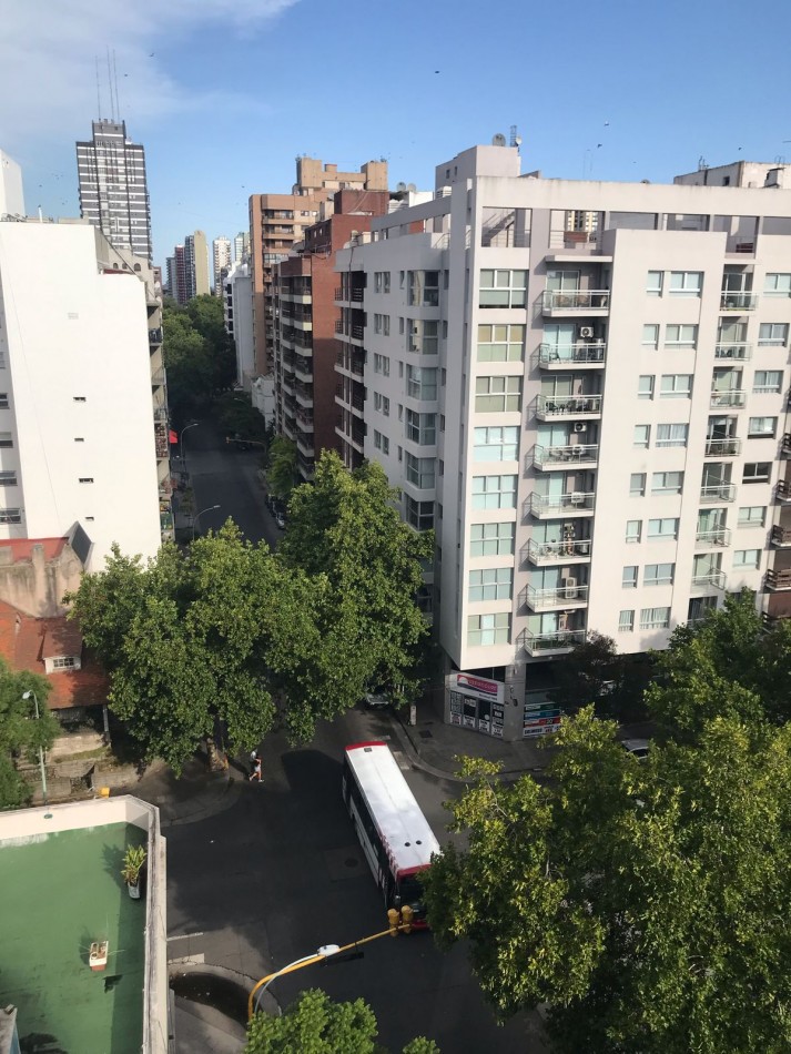 DEPARTAMENTO 4 AMBIENTES A LA CALLE CON BALCON SALIENTE. APTO CREDITO