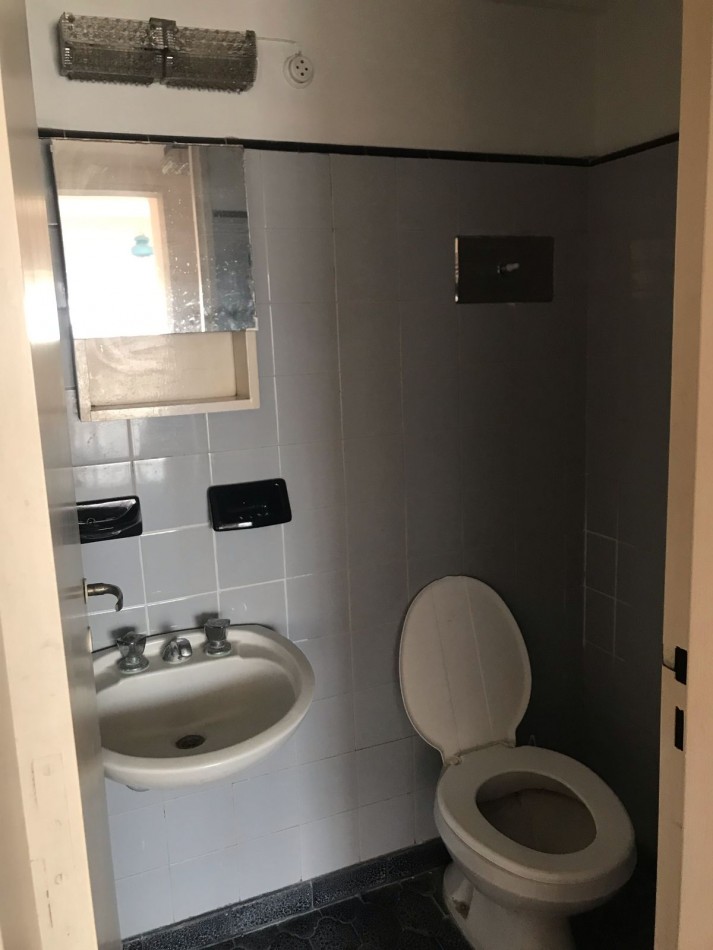 DEPARTAMENTO 4 AMBIENTES A LA CALLE CON BALCON SALIENTE. APTO CREDITO