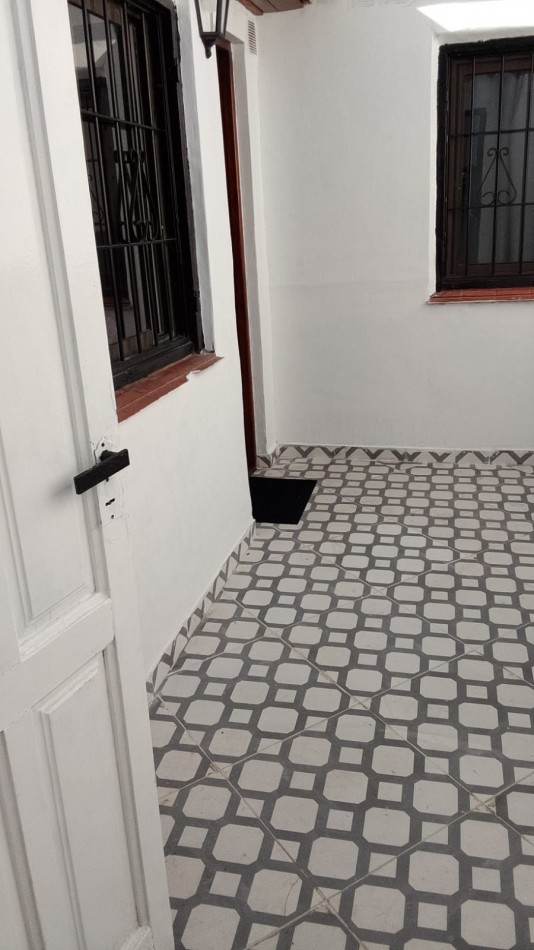 PH DE 2 AMBIENTES RECICLADO, PLANTA BAJA CON PATIO EN EL BARRIO SAN CARLOS 