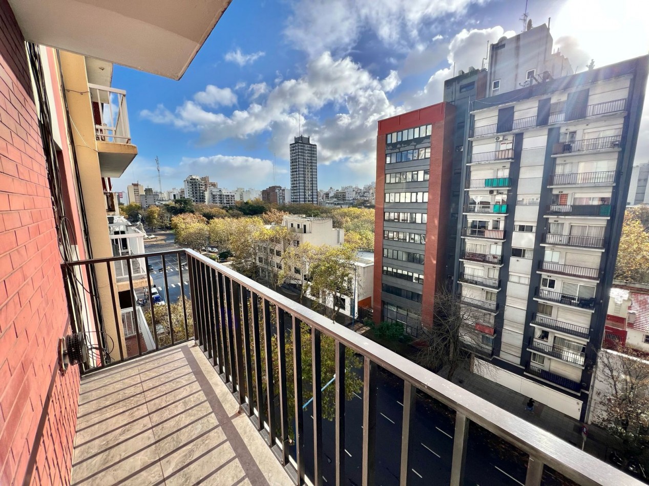 DEPARTAMENTO 2 AMBIENTES EXTERNO CON BALCON SOBRE CALLE CORDOBA Y AV. LURO