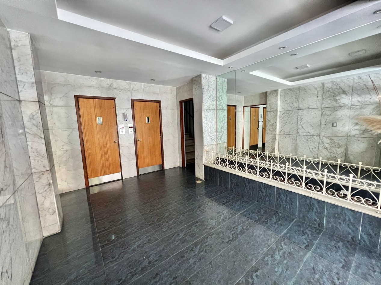 DEPARTAMENTO 2 AMBIENTES EXTERNO CON BALCON SOBRE CALLE CORDOBA Y AV. LURO