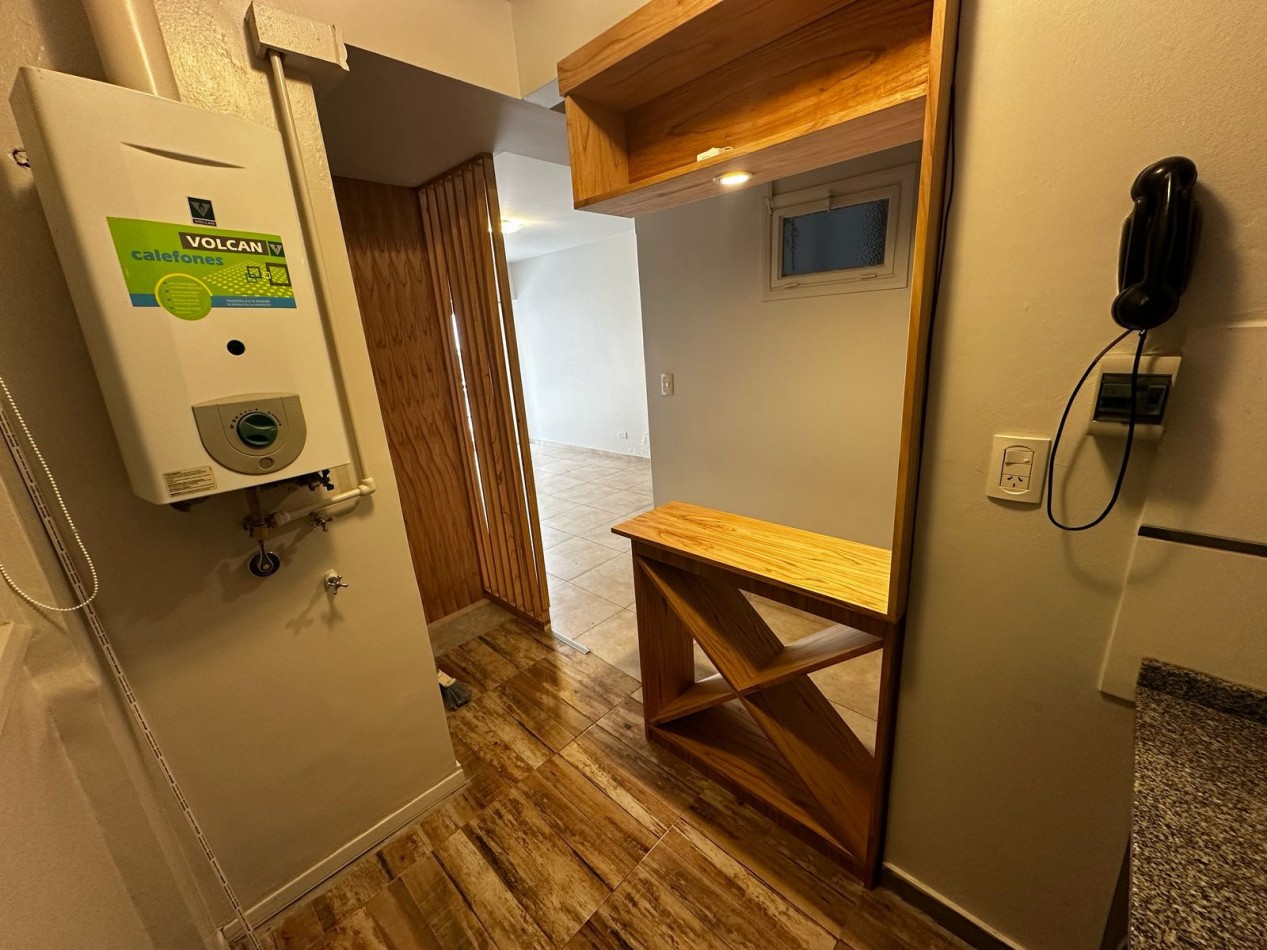 DEPARTAMENTO DE 2 AMBIENTES CON BALCON SALIENTE A LA CALLE.  APTO CREDITO 
