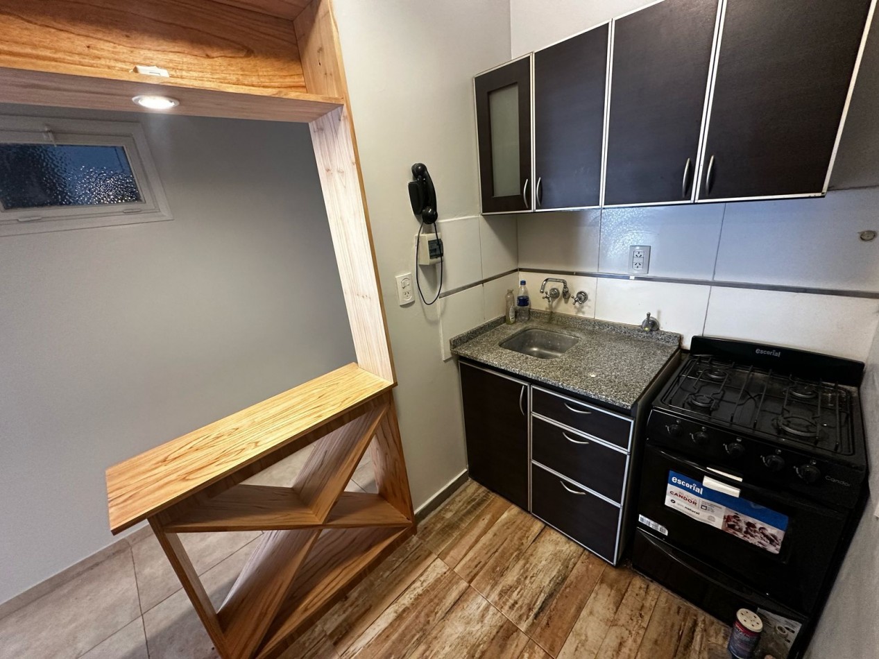 DEPARTAMENTO DE 2 AMBIENTES CON BALCON SALIENTE A LA CALLE.  APTO CREDITO 