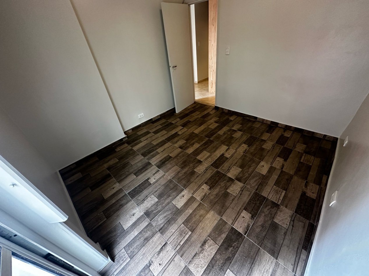 DEPARTAMENTO DE 2 AMBIENTES CON BALCON SALIENTE A LA CALLE.  APTO CREDITO 