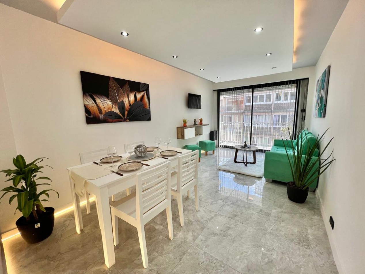 DEPARTAMENTO 2 AMB CON BALCON SALIENTE A LA CALLE Y VISTA LATERAL AL MAR