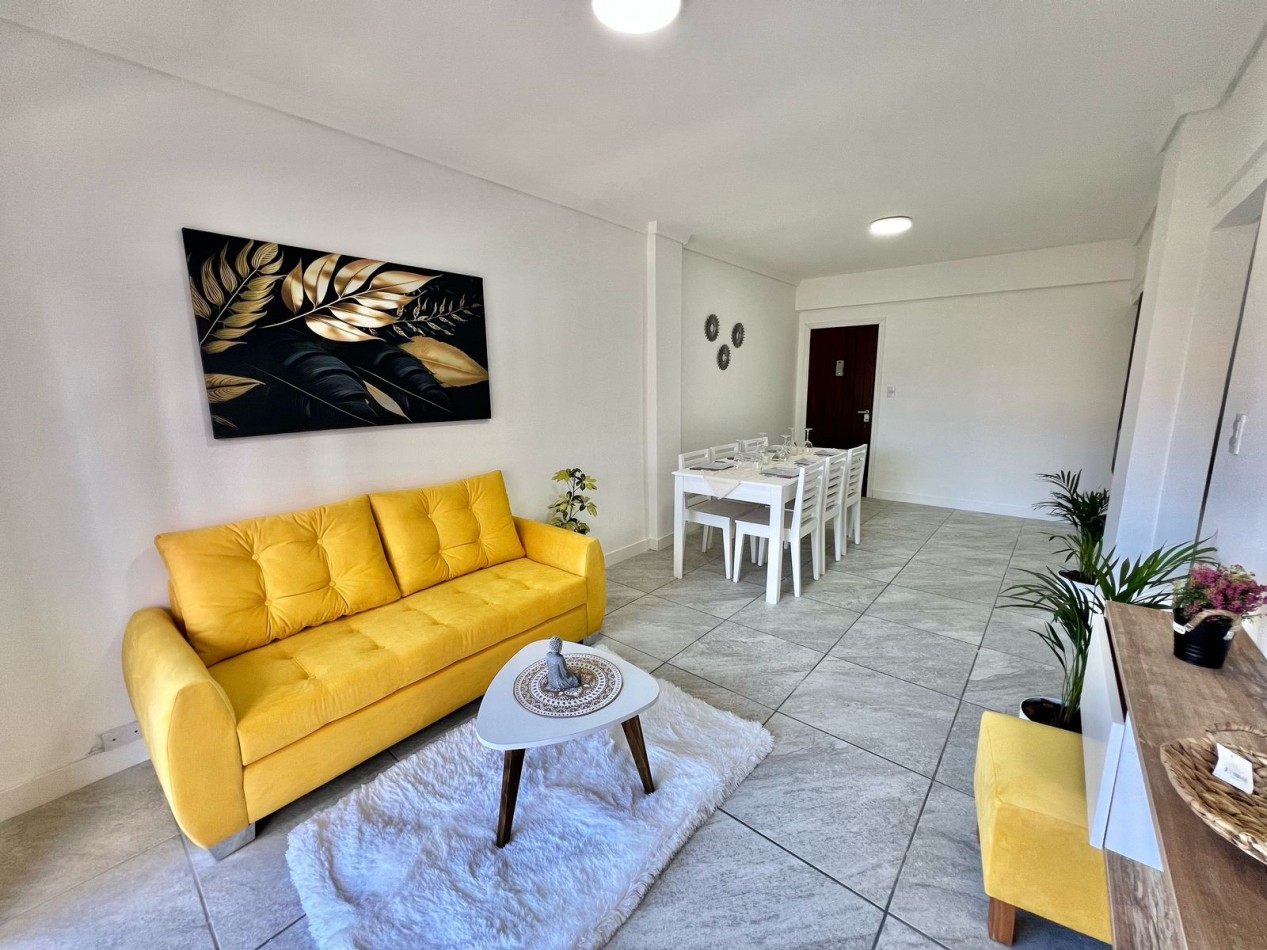 DEPARTAMENTO 5 AMBIENTES AL FRENTE CON BALCON SALIENTE Y COCHERA EN LA PERLA