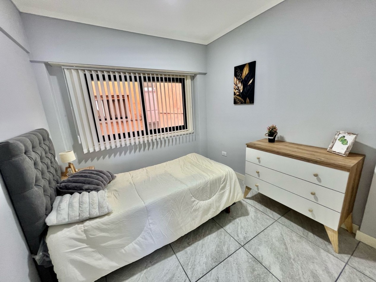 DEPARTAMENTO 5 AMBIENTES AL FRENTE CON BALCON SALIENTE Y COCHERA EN LA PERLA