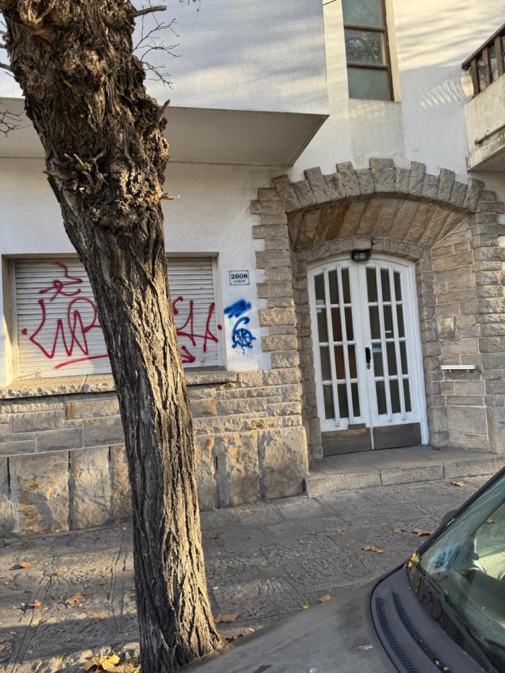 PH DE 3 AMB EN PLANTA BAJA AL FRENTE CON PATIO EN CHAUVIN. APTO CREDITO