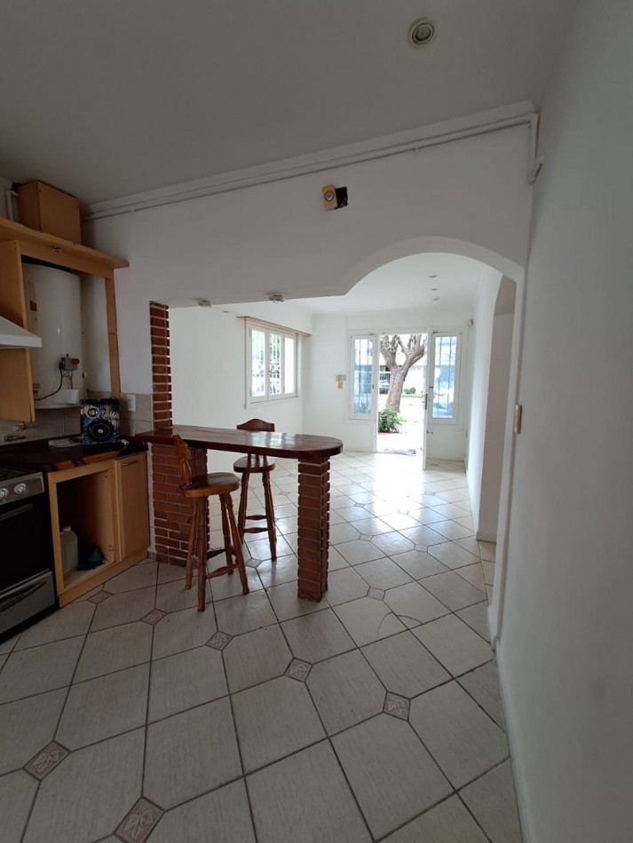 CHALET EN PH DE 4 AMBIENTES  CON GARAJE MAS TROTADORA Y PATIO EN PARQUE LURO