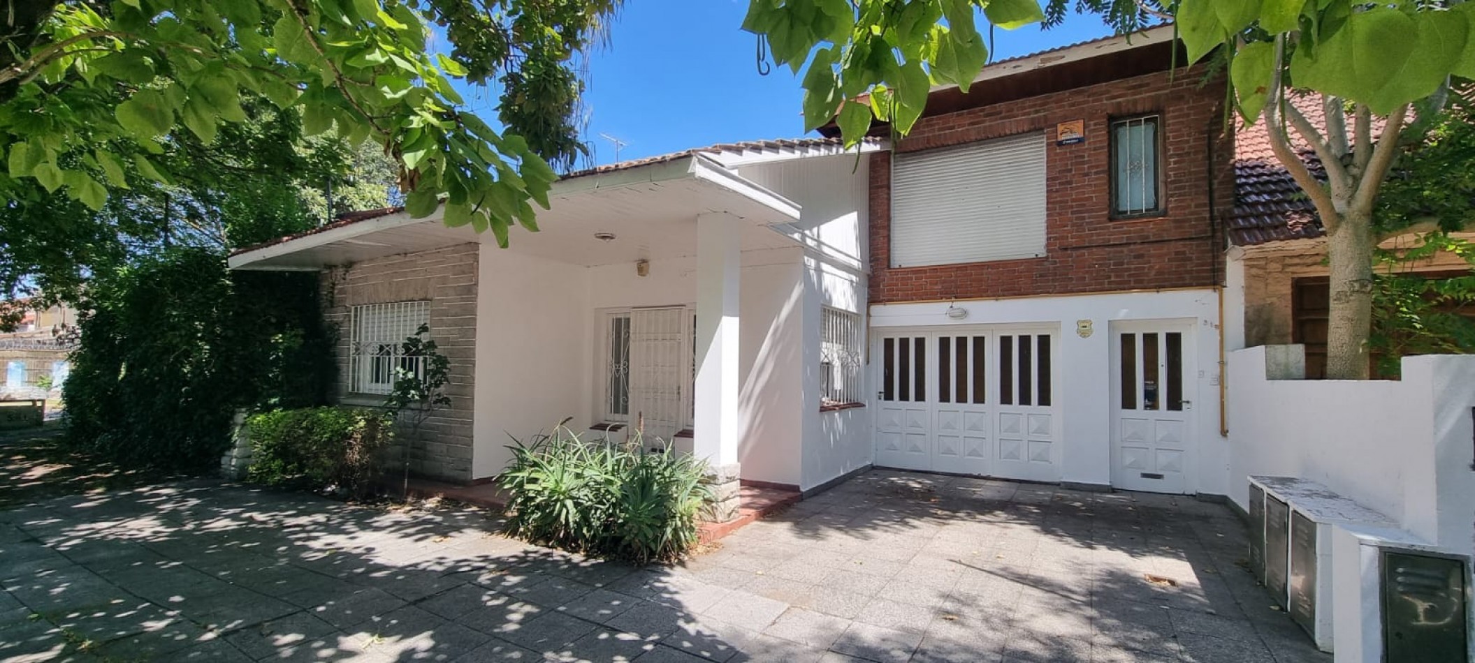 CHALET EN PH DE 4 AMBIENTES  CON GARAJE MAS TROTADORA Y PATIO EN PARQUE LURO