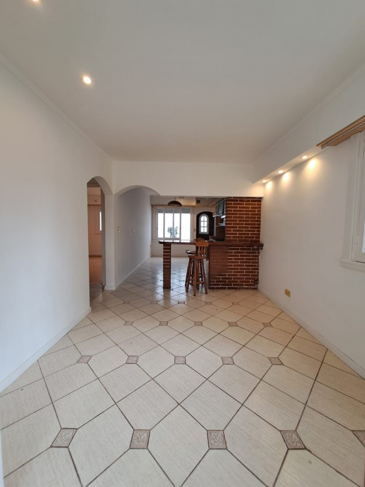 CHALET EN PH DE 4 AMBIENTES  CON GARAJE MAS TROTADORA Y PATIO EN PARQUE LURO