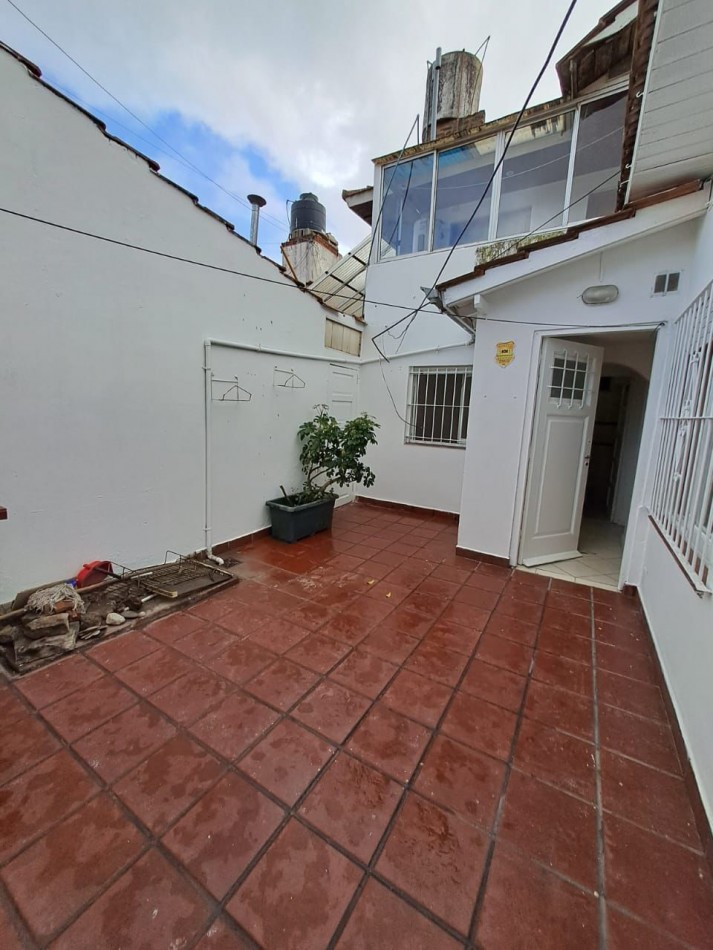 CHALET EN PH DE 4 AMBIENTES  CON GARAJE MAS TROTADORA Y PATIO EN PARQUE LURO