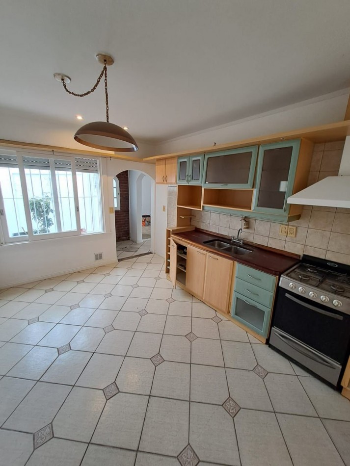 CHALET EN PH DE 4 AMBIENTES  CON GARAJE MAS TROTADORA Y PATIO EN PARQUE LURO