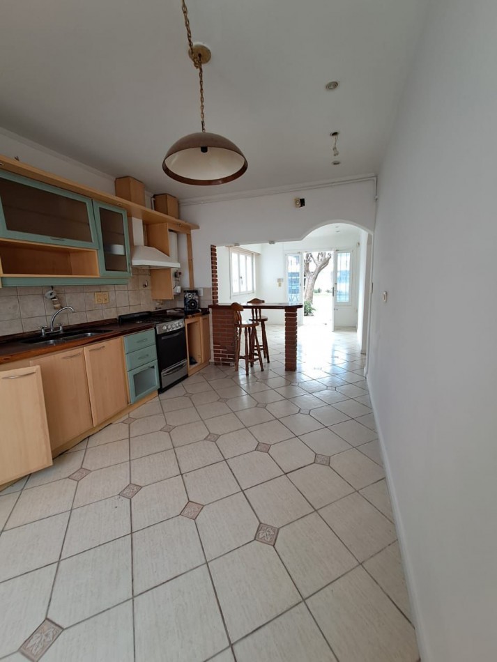 CHALET EN PH DE 4 AMBIENTES  CON GARAJE MAS TROTADORA Y PATIO EN PARQUE LURO