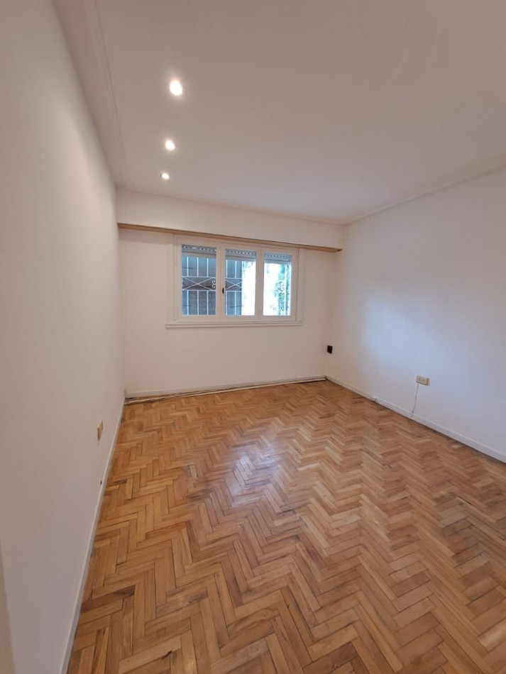 CHALET EN PH DE 4 AMBIENTES  CON GARAJE MAS TROTADORA Y PATIO EN PARQUE LURO