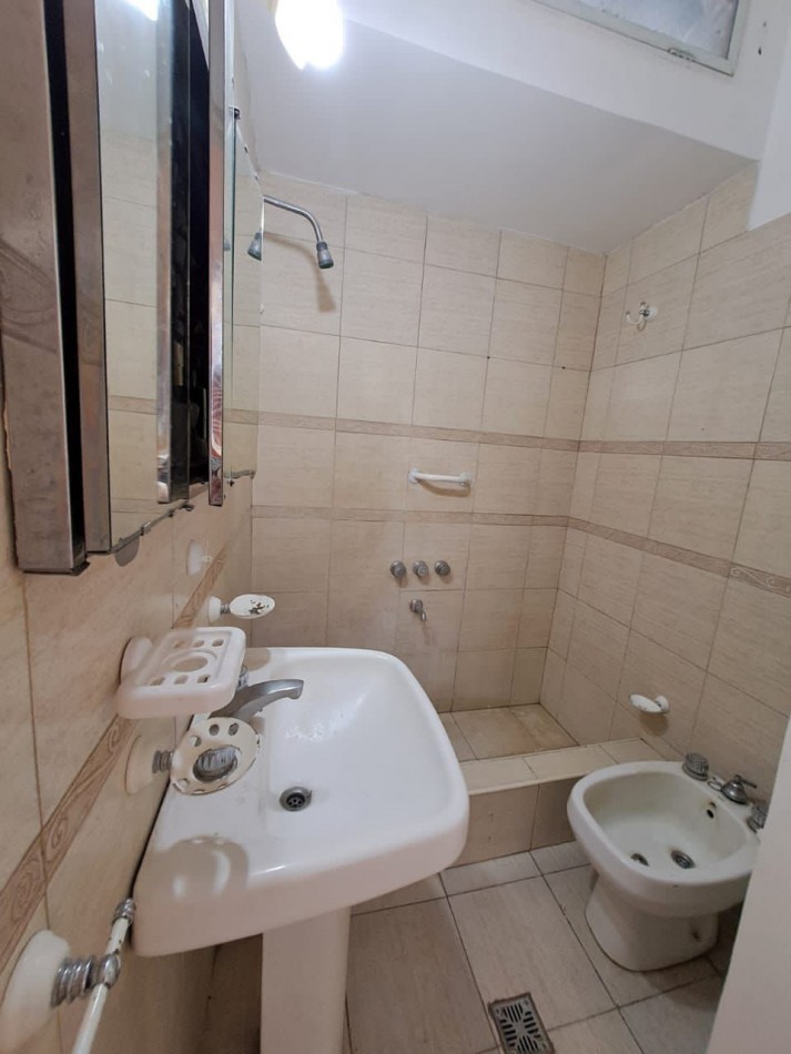 CHALET EN PH DE 4 AMBIENTES  CON GARAJE MAS TROTADORA Y PATIO EN PARQUE LURO