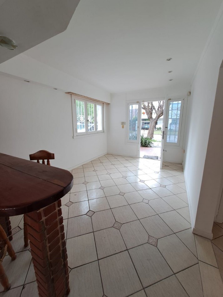 CHALET EN PH DE 4 AMBIENTES  CON GARAJE MAS TROTADORA Y PATIO EN PARQUE LURO