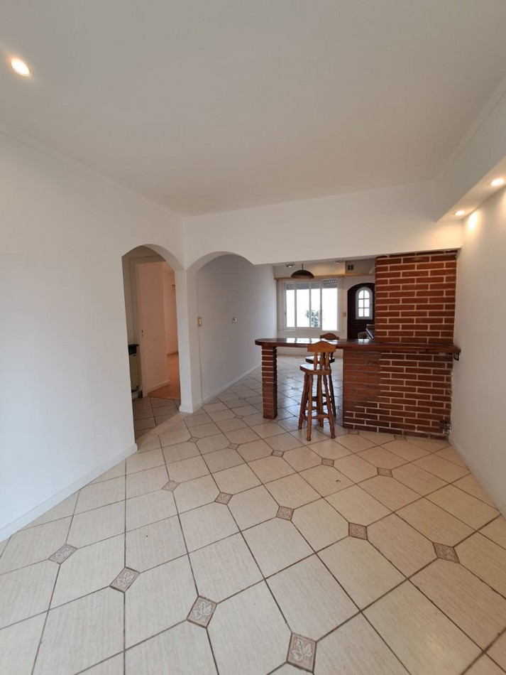 CHALET EN PH DE 4 AMBIENTES  CON GARAJE MAS TROTADORA Y PATIO EN PARQUE LURO